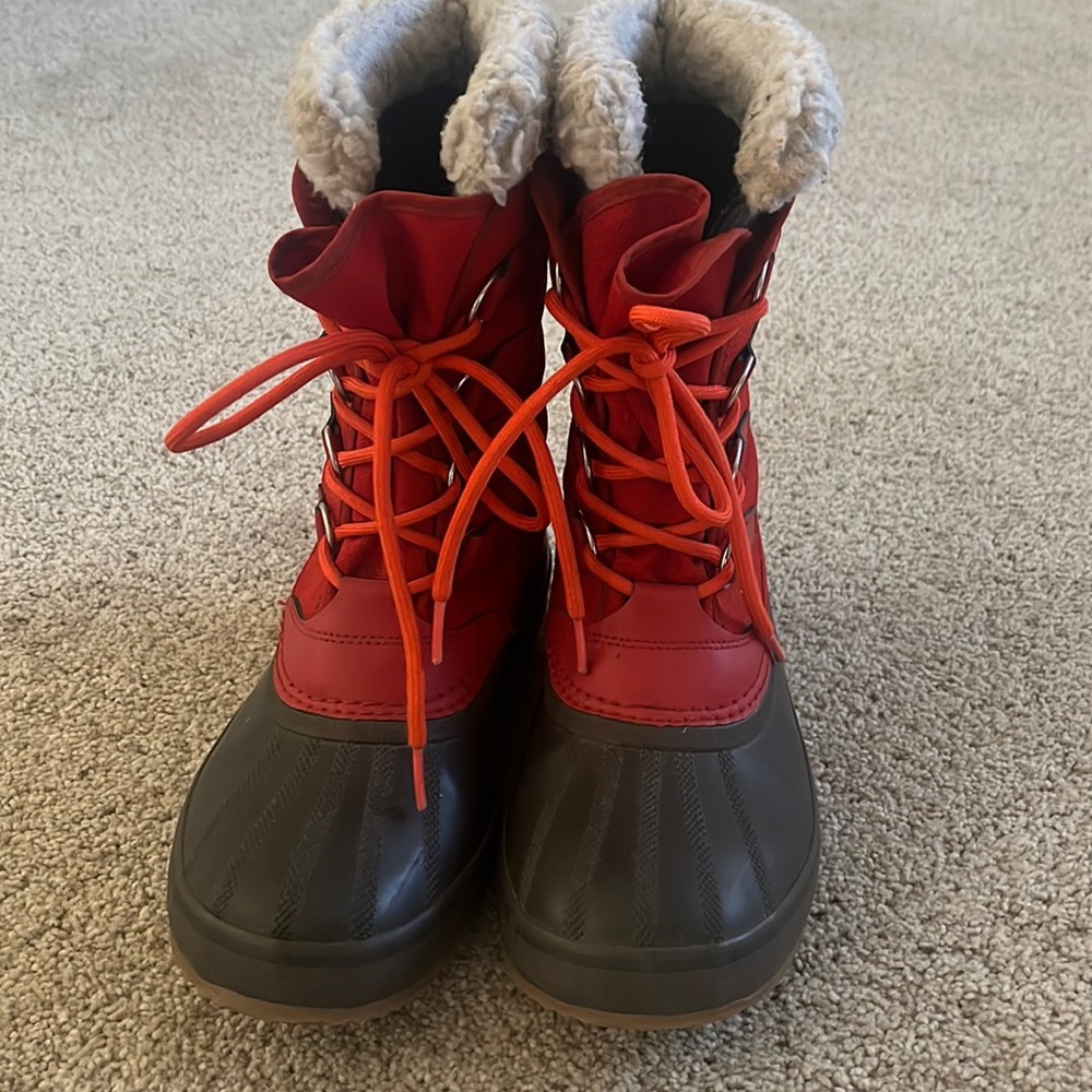 Men’s Red Sorel Boots.  Great condition.  Lightly worn for a single season.